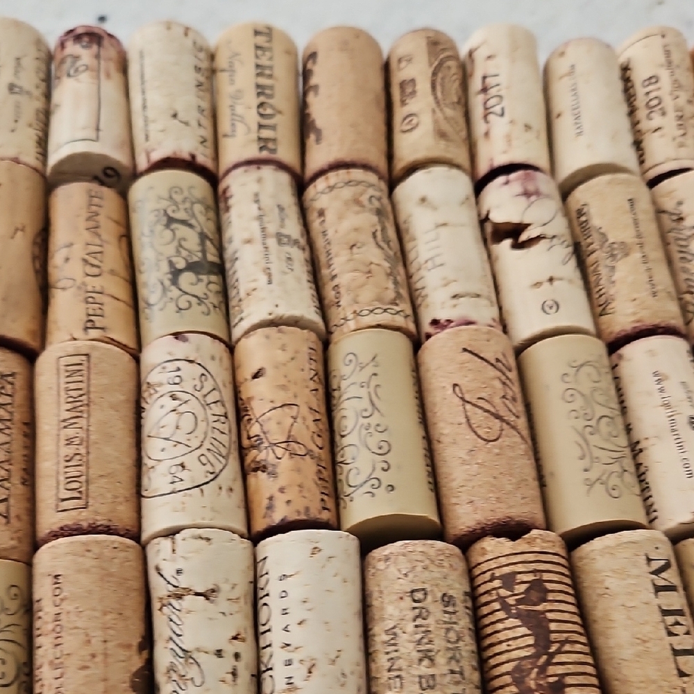 Assorted Wine Corks Collection - Picture 3 of 6